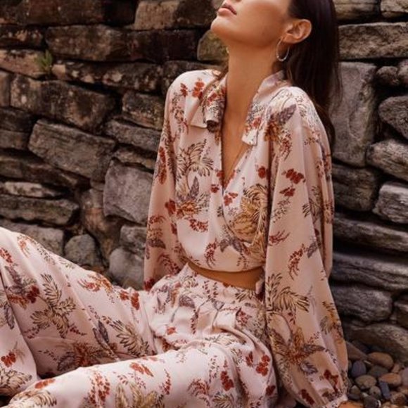 TIGERLILY Silk Mazari Long Sleeve Wrap Crop Top Blouse RRP$249 - Picture 6 of 13